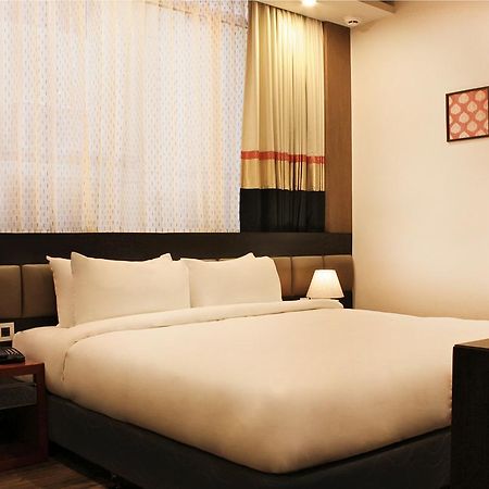 Minla Hotel Бангалор Екстериор снимка