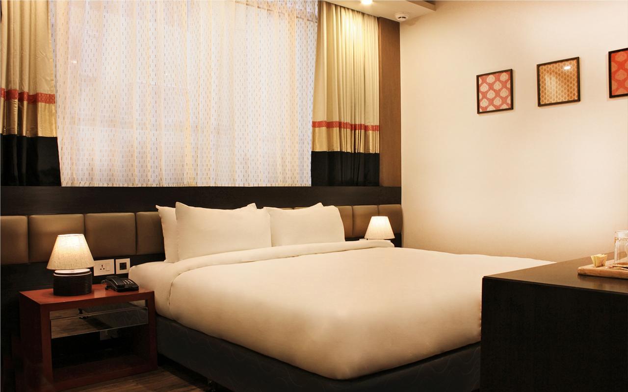 Minla Hotel Бангалор Екстериор снимка