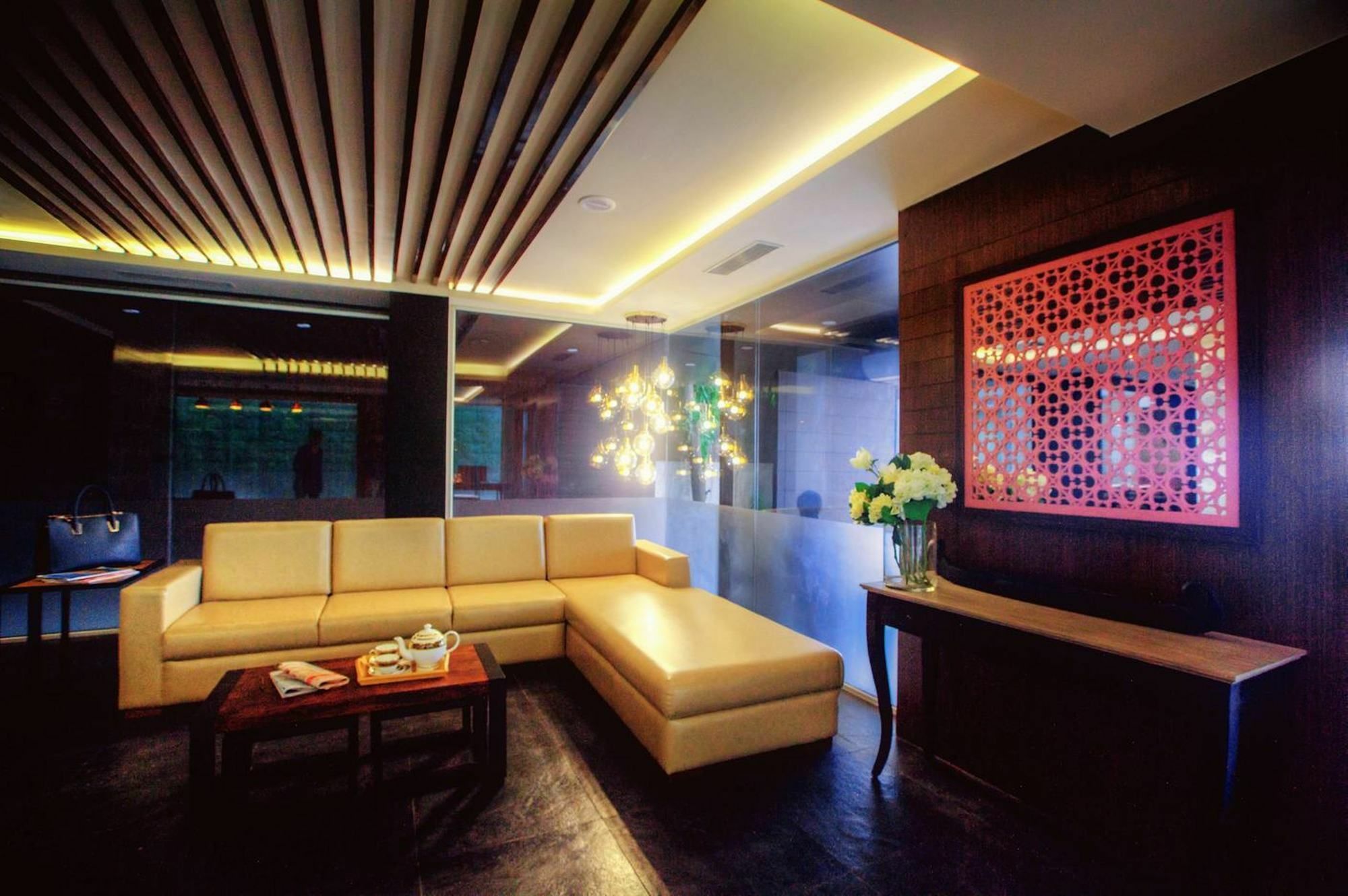 Minla Hotel Бангалор Екстериор снимка