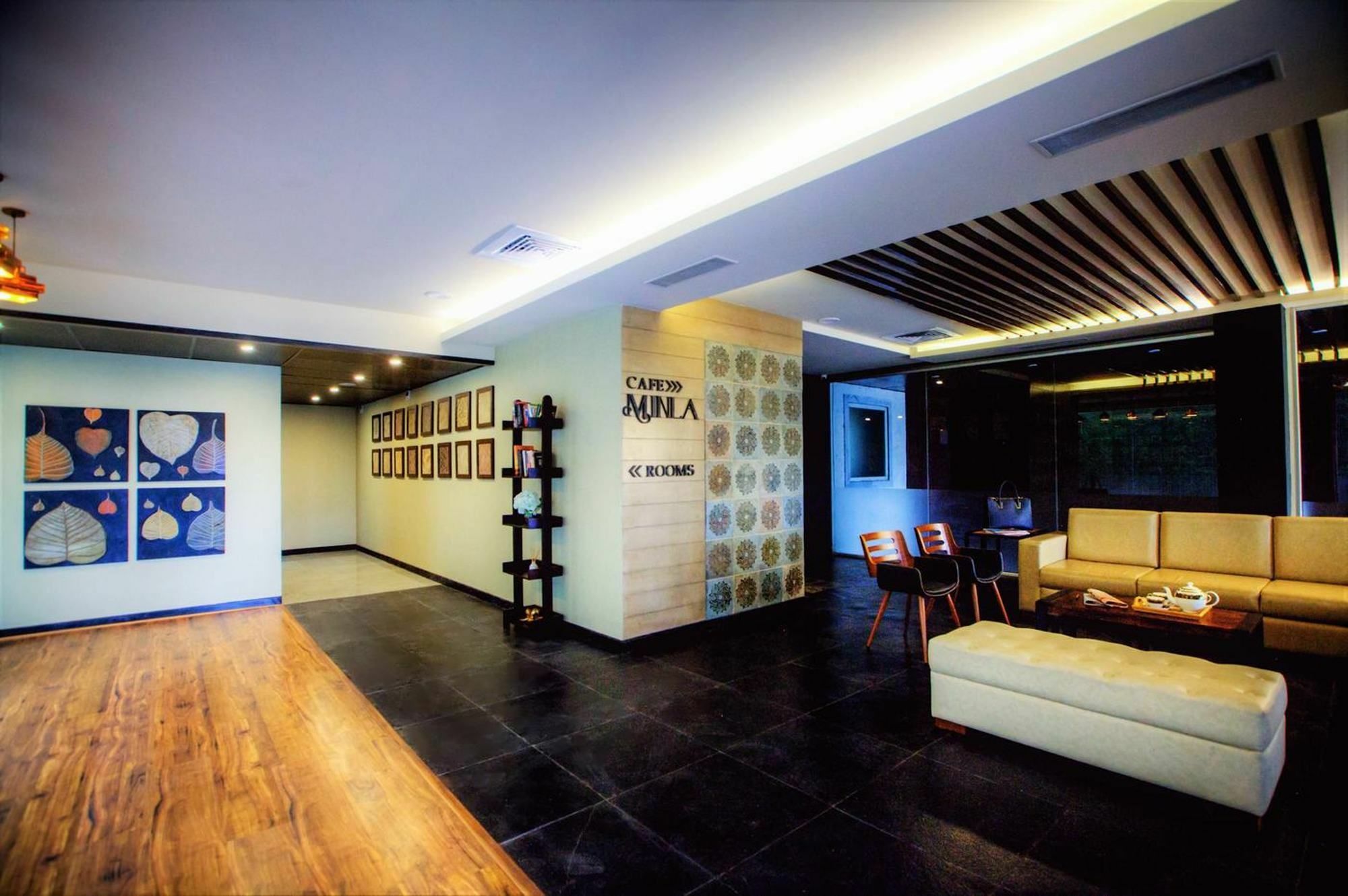 Minla Hotel Бангалор Екстериор снимка