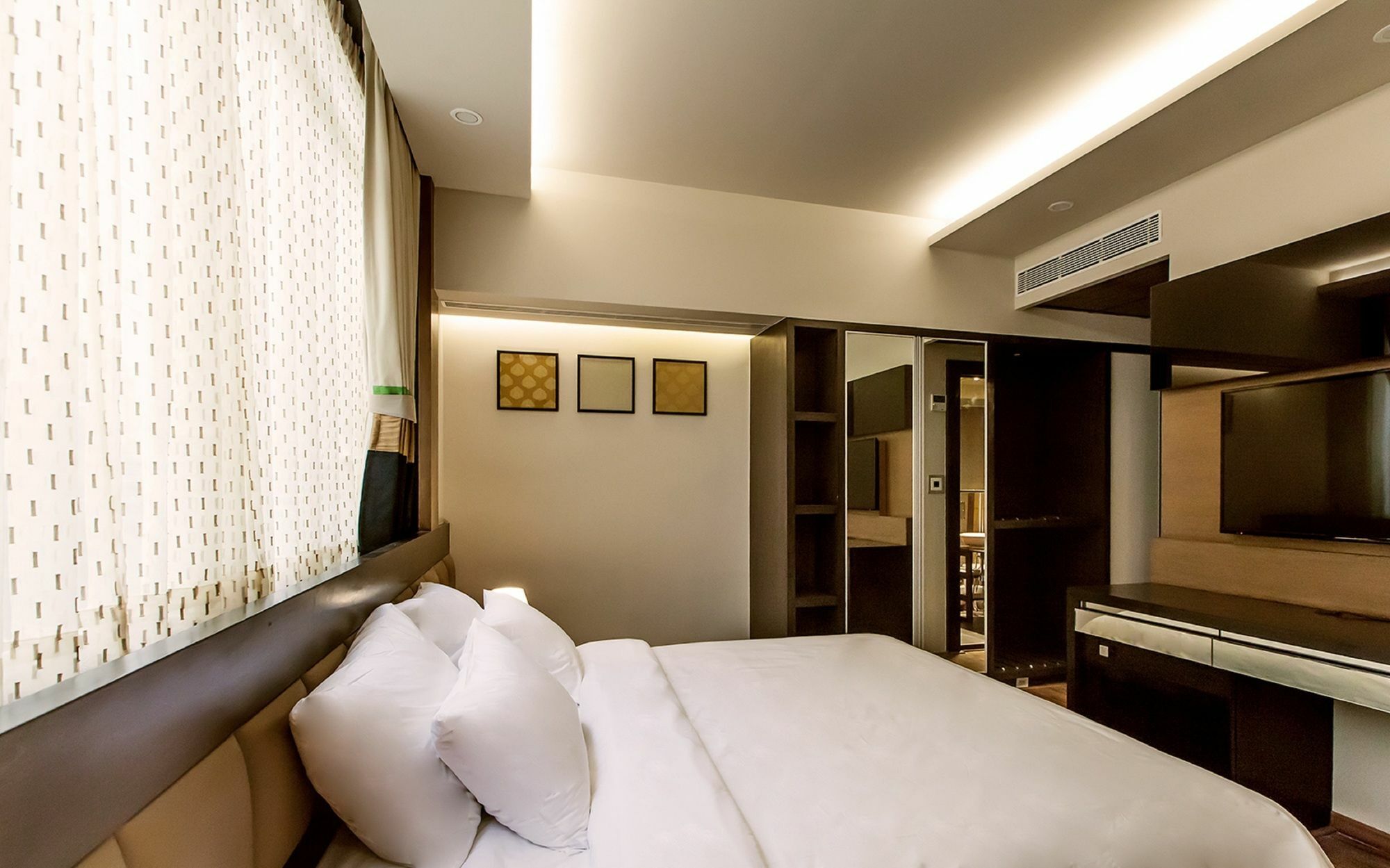Minla Hotel Бангалор Екстериор снимка
