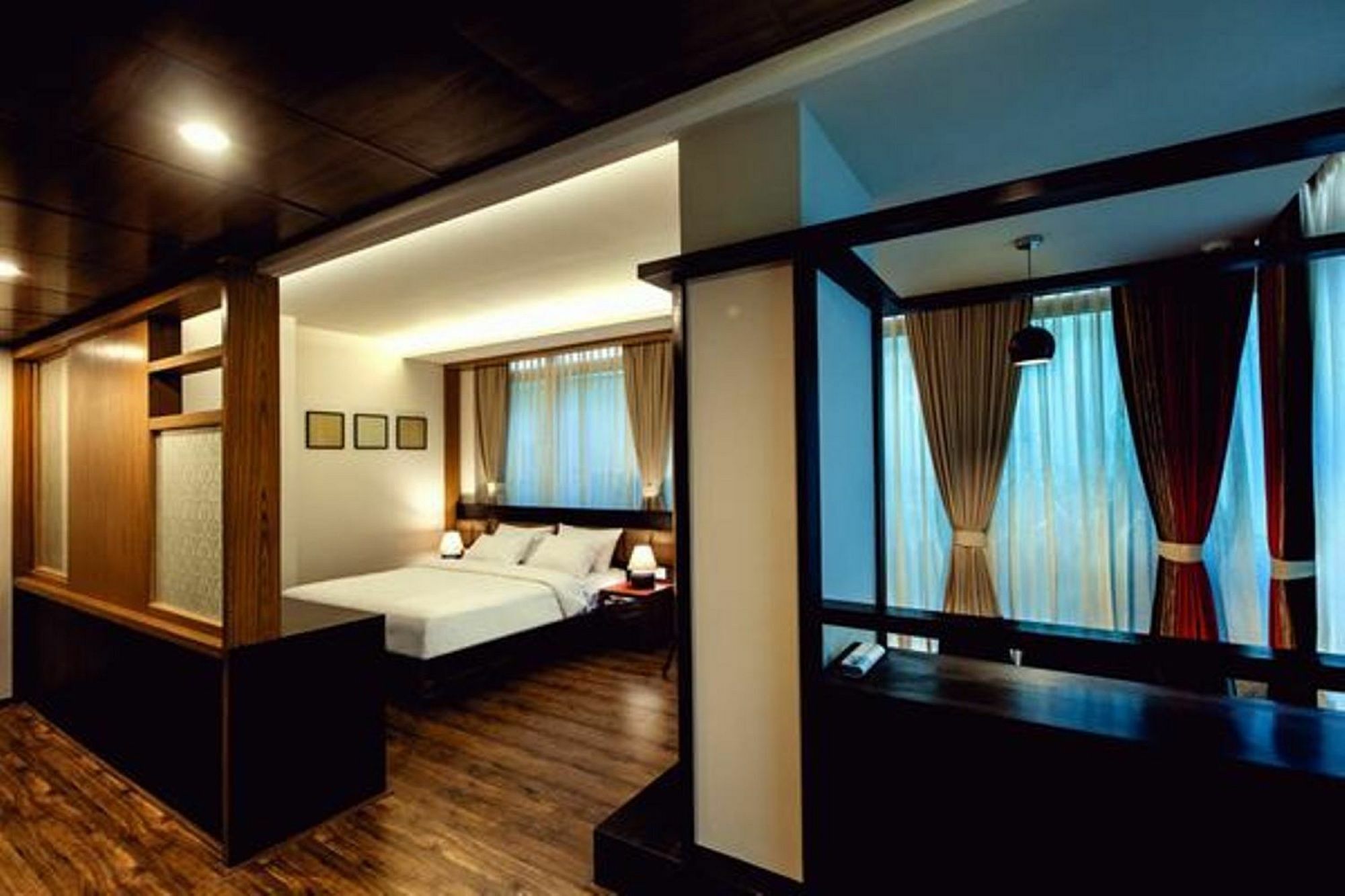 Minla Hotel Бангалор Екстериор снимка