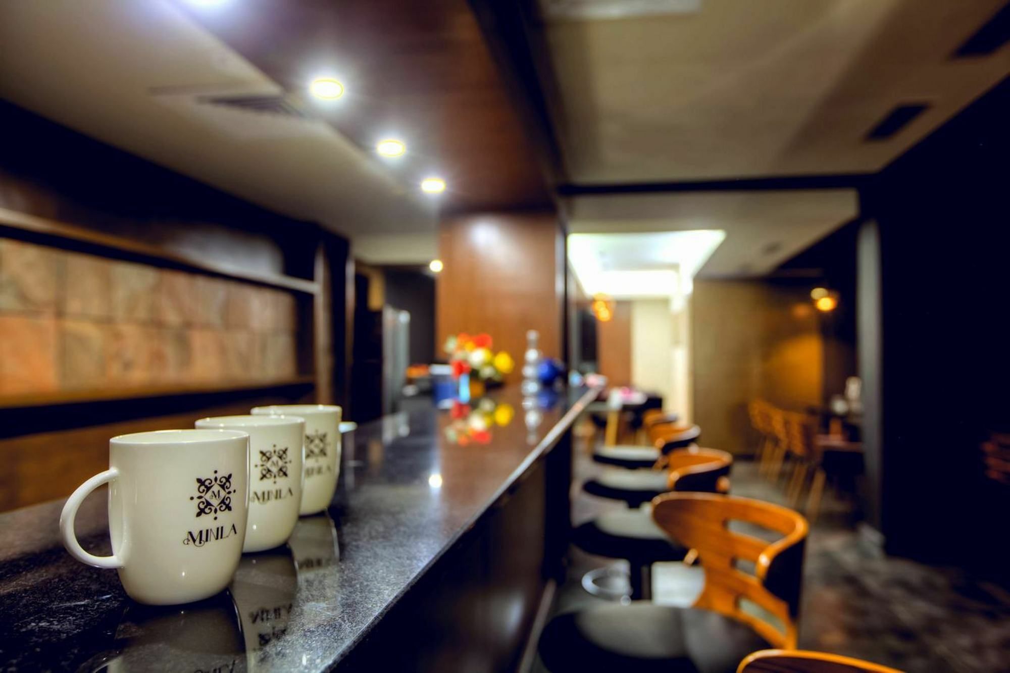 Minla Hotel Бангалор Екстериор снимка