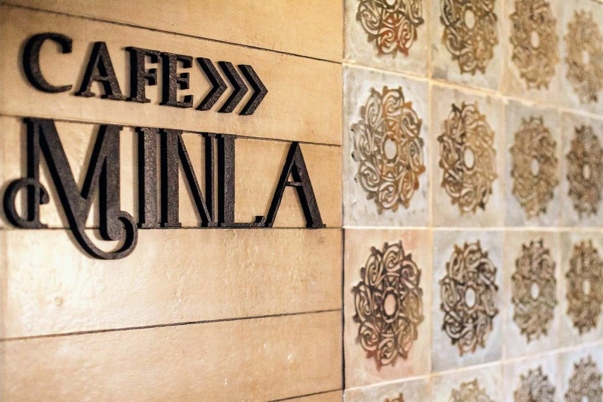 Minla Hotel Бангалор Екстериор снимка