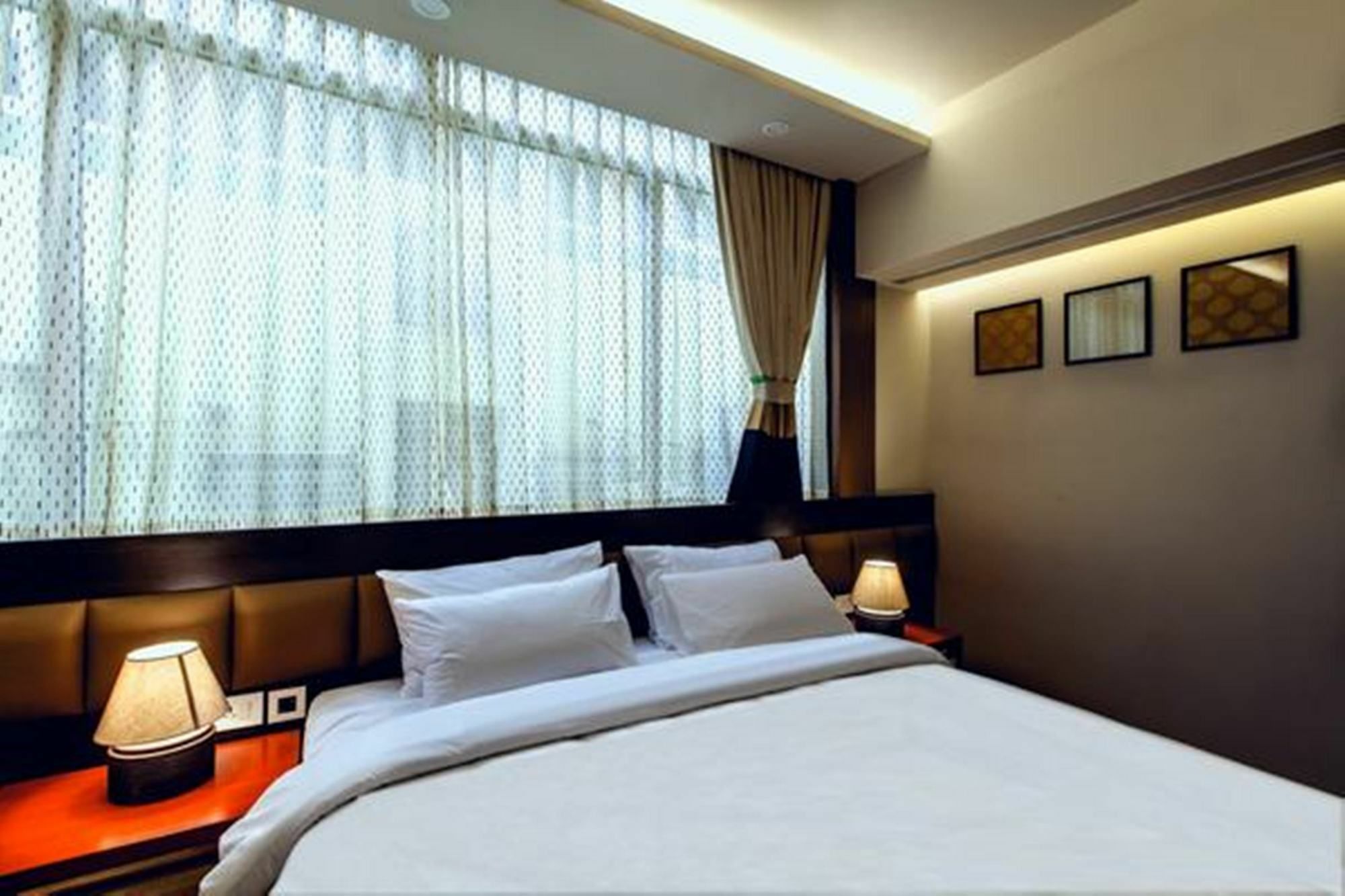 Minla Hotel Бангалор Екстериор снимка